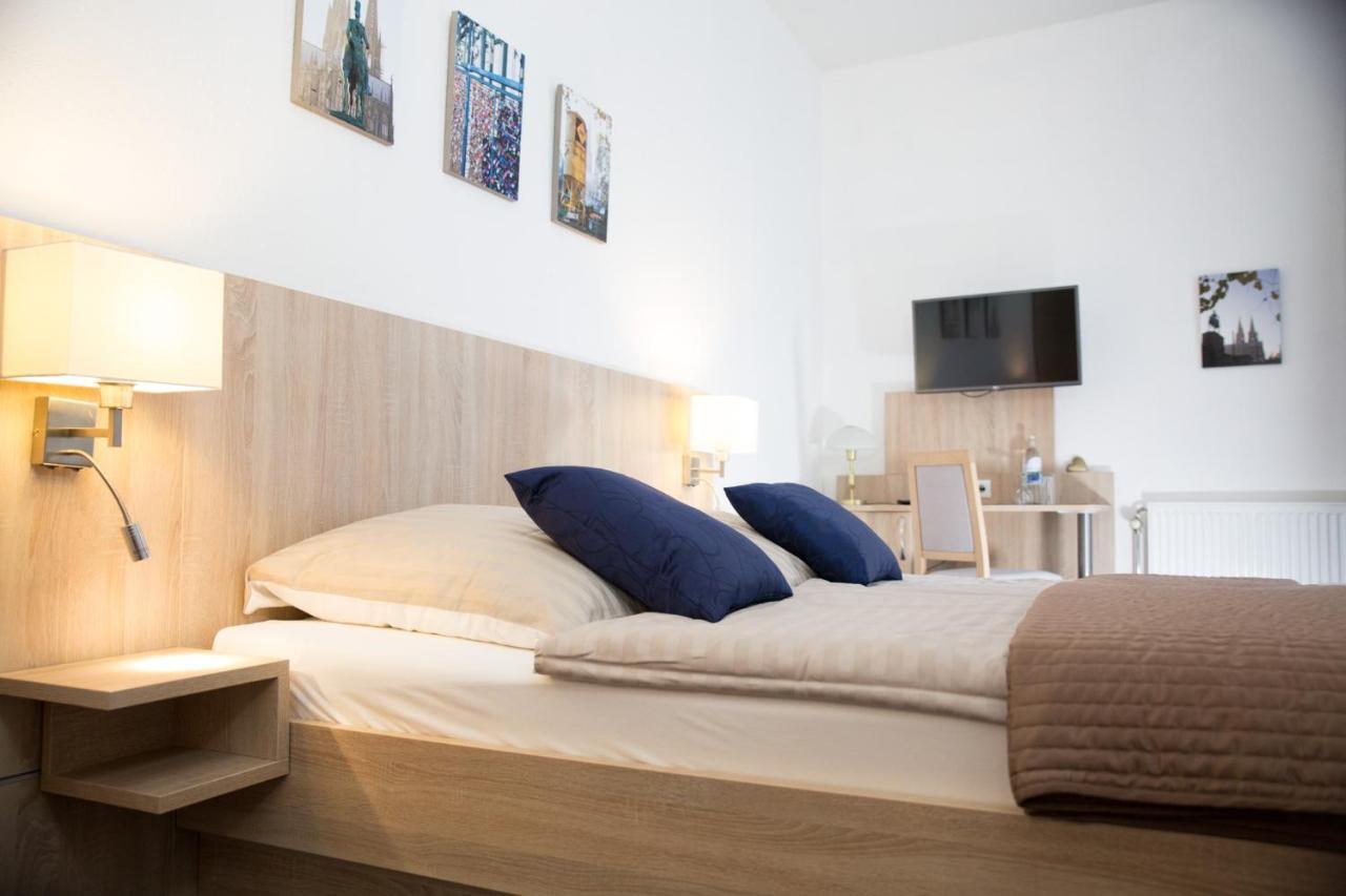 Hotel Pilar Garni Koln Bagian luar foto