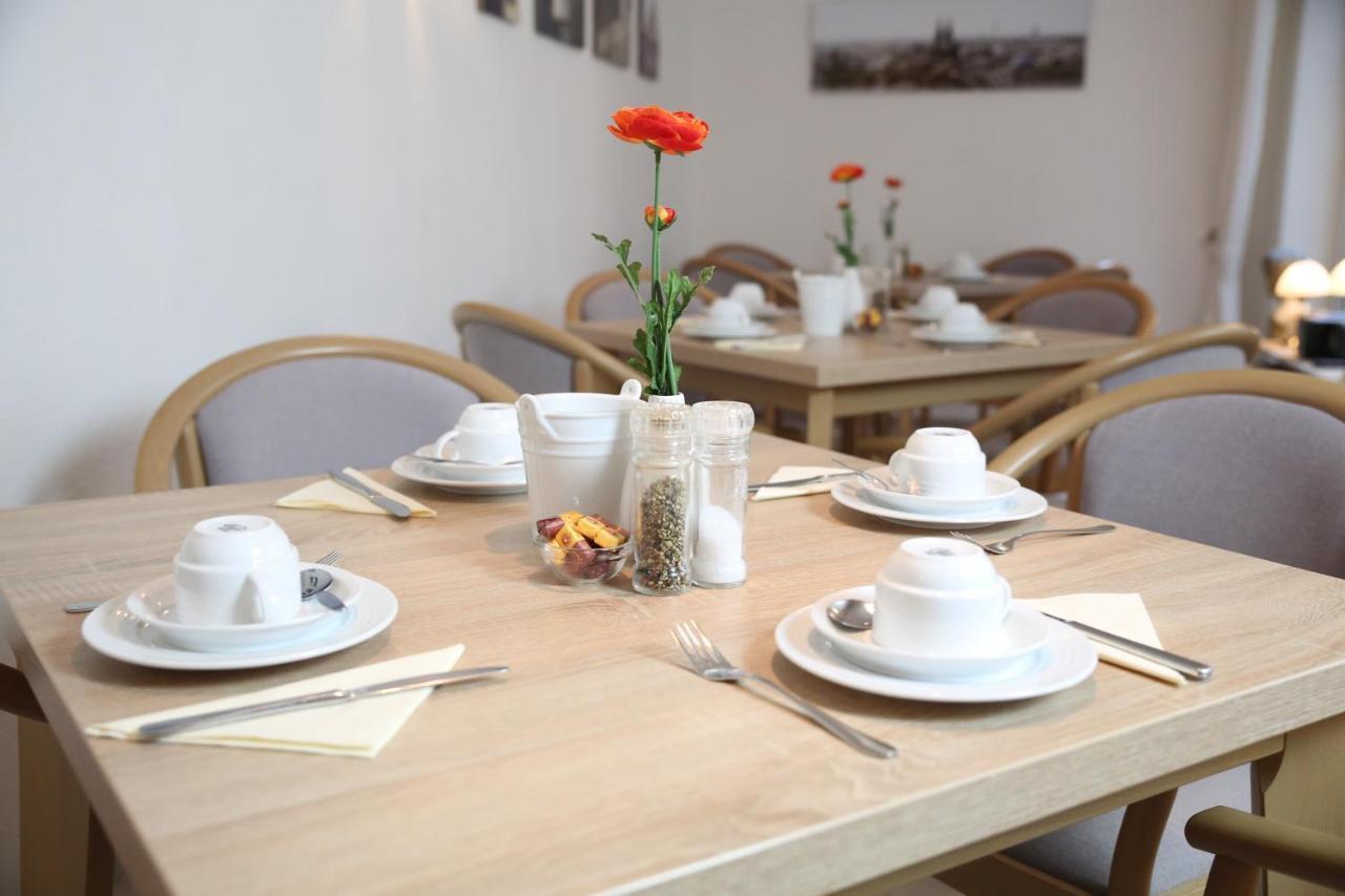 Hotel Pilar Garni Koln Bagian luar foto